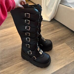 listing-status-banner